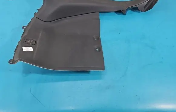 Mercedes-Benz S W222 Center/middle under tray cover A2226902341 IMPRK1561851