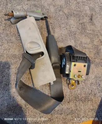 Renault Laguna II Front seatbelt 074857