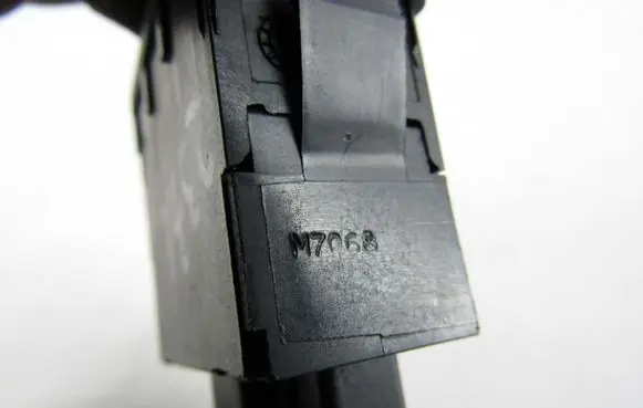 Citroen C1 Headlight level height control switch M7068