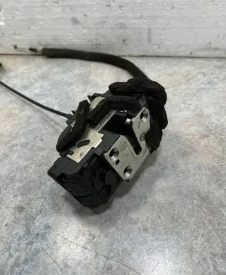 Nissan Qashqai Tailgate/boot open switch button 1234