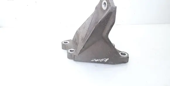 Nissan Leaf I (ZE0) Engine mounting bracket