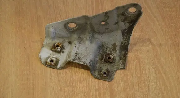 Renault Laguna III Fender mounting bracket 620420008R
