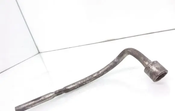 Volvo V70 Wheel nut wrench 