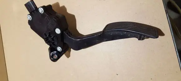 Subaru Forester SJ Accelerator throttle pedal 36010FJ010 1988007961 04R02C00388