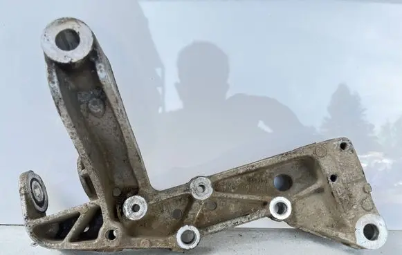 Skoda Octavia Mk2 (1Z) Engine mounting bracket 1K0199296F