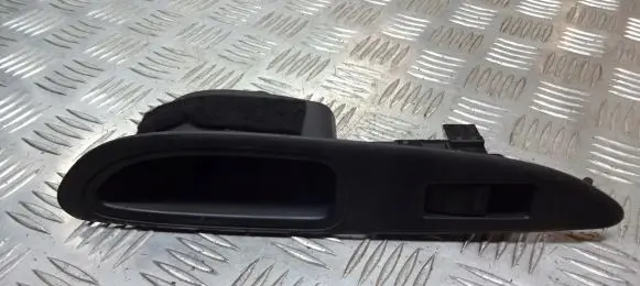 Nissan Primera Quarter vent window switch 
