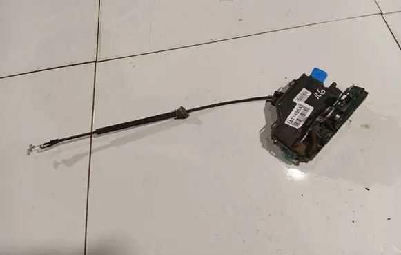 Skoda Octavia Mk2 (1Z) Rear door lock 7L0839016D