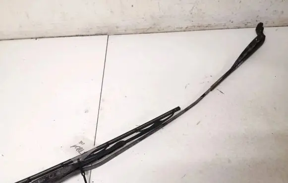Mercedes-Benz Vito Viano W638 Front wiper blade arm a6388202544