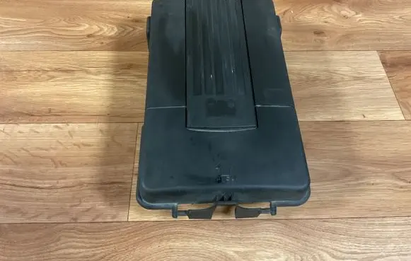 Volkswagen PASSAT B6 Battery box tray cover/lid 1K0915443C