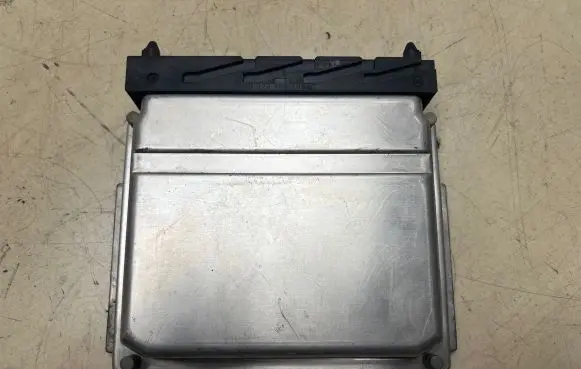 Volvo V70 Engine control unit/module 30646978A 1039S04101 0281011441