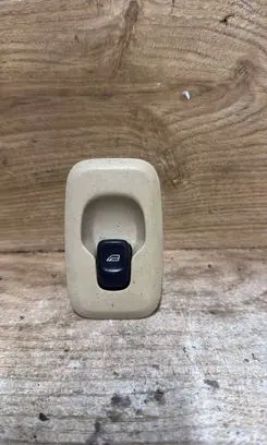 Volvo XC70 Electric window control switch 8685288