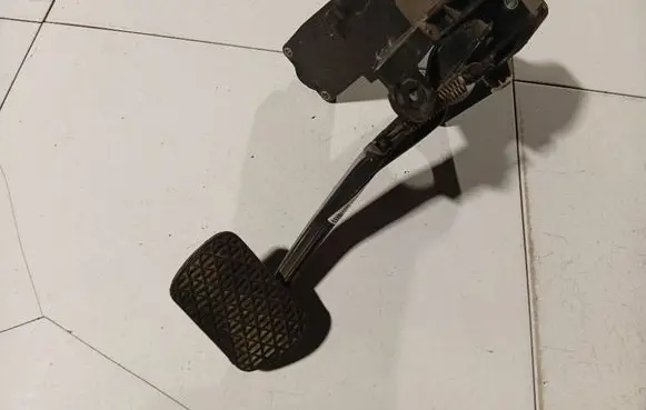 Mercedes-Benz A W169 Brake pedal 4010049A