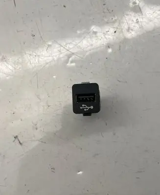 BMW 5 F10 F11 USB socket connector BMW8410 9237656