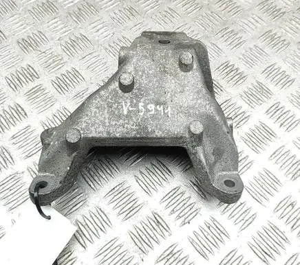 BMW X5 G05 Engine mounting bracket 6884474