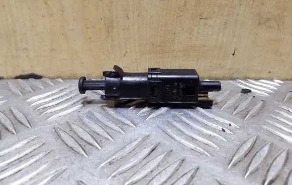 Volvo S70 V70 V70 XC Brake pedal sensor switch 9146505