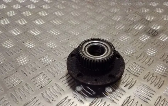 Volkswagen Golf IV Rear wheel hub