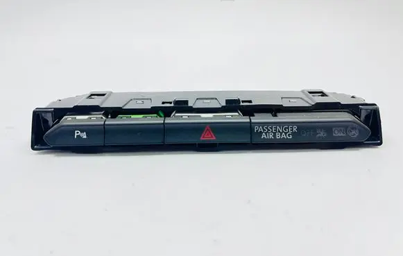 Volkswagen PASSAT B8 Hazard light switch 3G1853770A 13007900