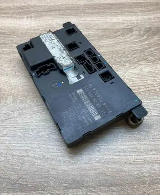 Mercedes-Benz E W211 Door control unit/module 2118208285 00401304