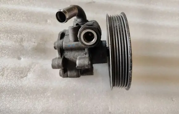 Audi A4 S4 B6 8E 8H Power steering pump 8E0145153ES