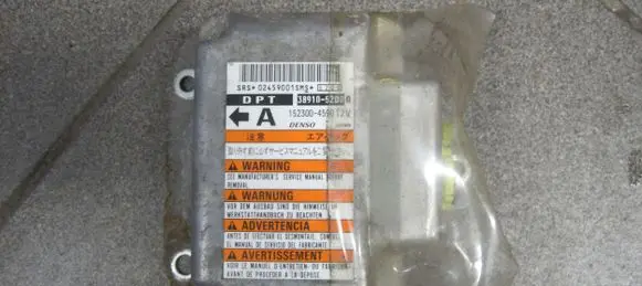 Suzuki Grand Vitara I Airbag control unit/module 3891052D00