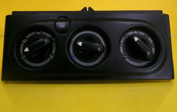 Renault Laguna I Interior fan control switch 9041703027