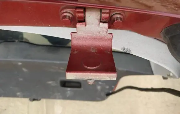 Volkswagen Polo IV 9N3 Tailgate/trunk/boot hinge