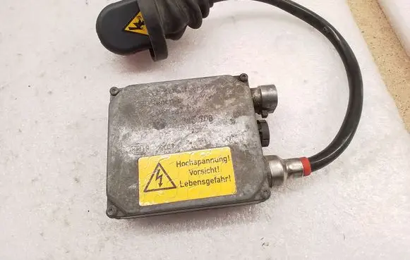 BMW X5 E53 Headlight ballast module Xenon 5DV00776041 8386708