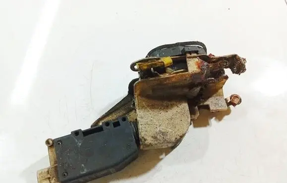 Opel Corsa B Front door lock 605328