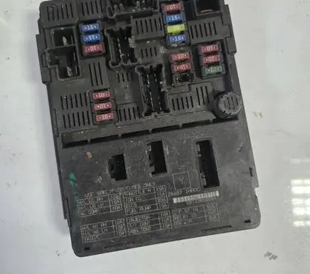 Nissan Micra C+C Fuse module 284B71HR0C