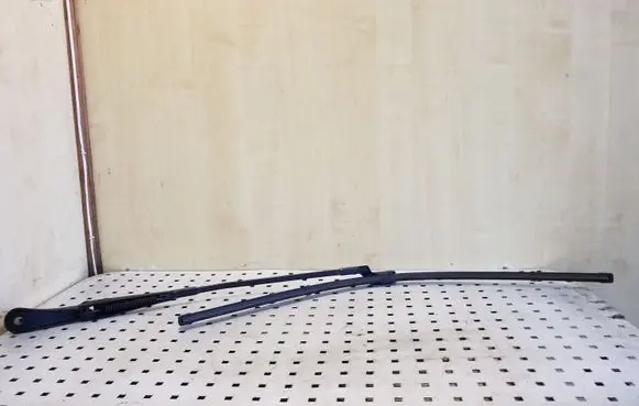 Front wiper blade arm