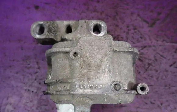 Seat Altea XL Engine mount vacuum valve 