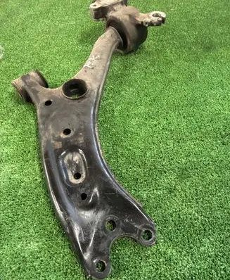 Honda CR-V Front lower control arm/wishbone