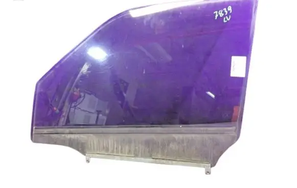 Suzuki Swift I Front door window glass four-door