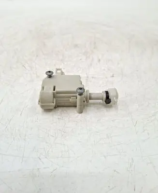 Volkswagen PASSAT CC Fuel tank cap lock motor 3C8810773