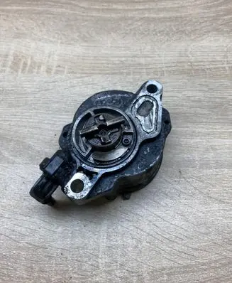 Peugeot 308 Vacuum pump D1563C2