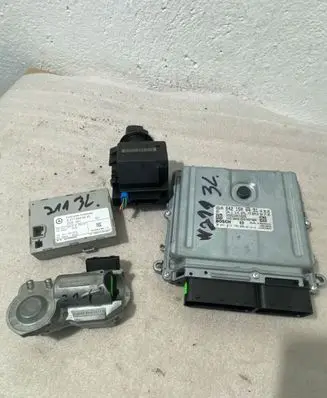 Mercedes-Benz E W211 Engine ECU kit and lock set A6421500491 0281012786
