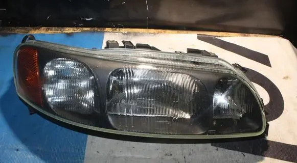 Volvo S60 Headlight/headlamp 8693574