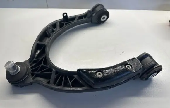 Tesla Model Y Front upper control arm/wishbone 104432600