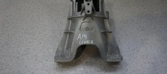 Honda Civic X Engine mounting bracket