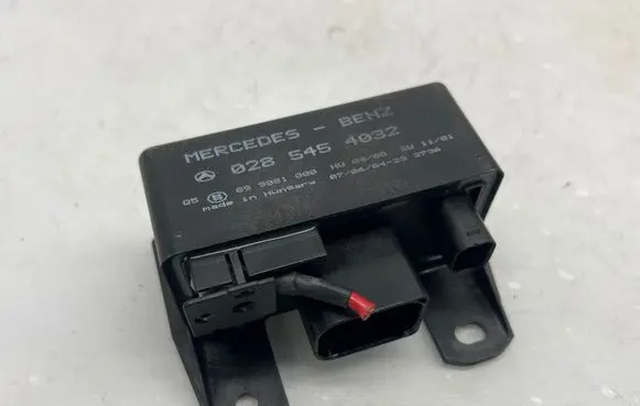 Mercedes-Benz CLK A209 C209 Glow plug pre-heat relay 0285454032