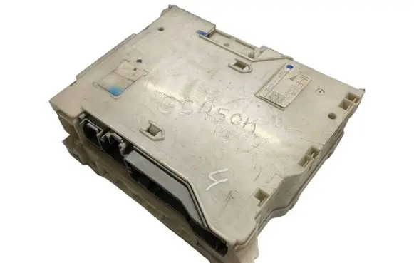 Lexus GS 300 350 430 450H Fuse module 8273030631 8267230240