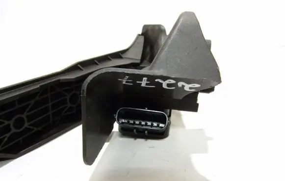 Volkswagen Golf Plus Accelerator throttle pedal 1K1721503M