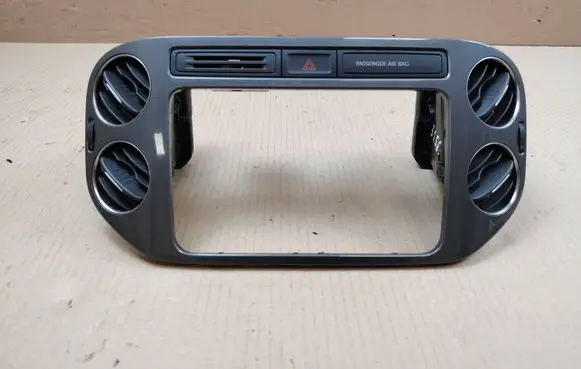 Volkswagen Tiguan Radio/GPS head unit trim 5N0858071 5N0858069