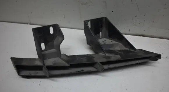 Audi Q7 4L Front bumper mounting bracket 4L0807333A
