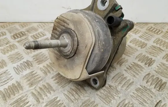 Engine mount bracket