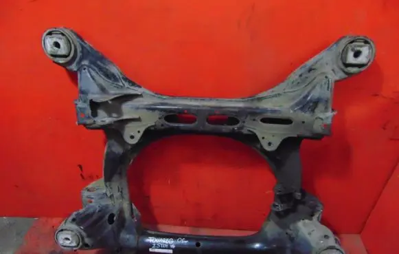 Volkswagen Touareg I Front subframe