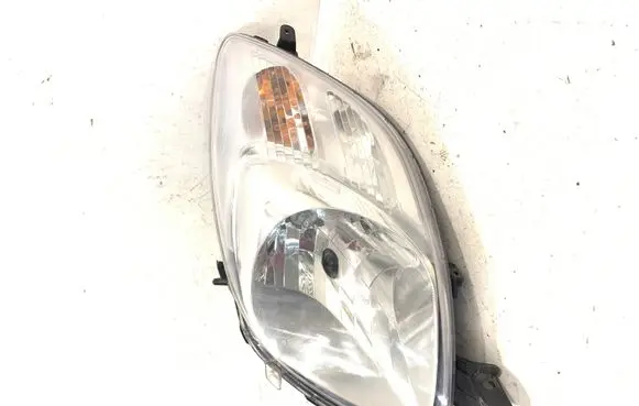 Toyota Yaris Headlight/headlamp 043048 89901285