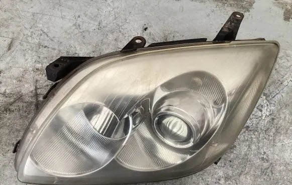 Toyota Avensis T250 Headlight/headlamp