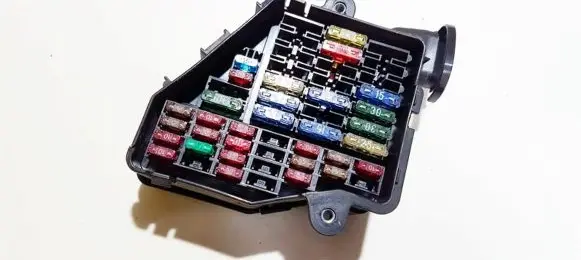 Volkswagen PASSAT B5 Fuse box set 0735801