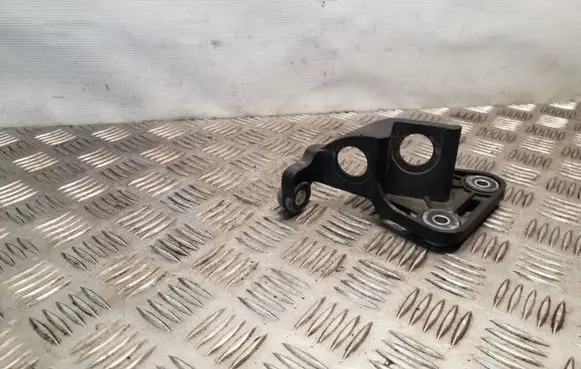 Volkswagen PASSAT CC Gear shift cable bracket 5Q0711789A